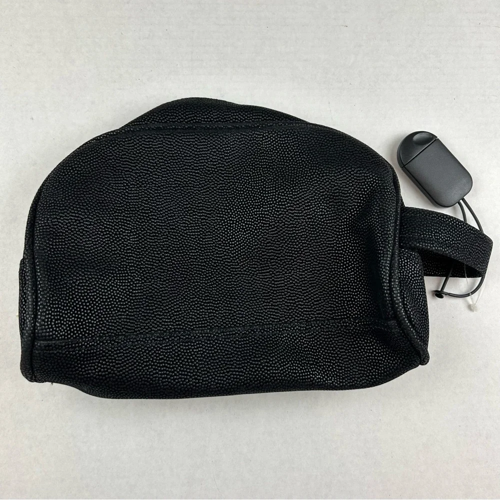 International Travelers Unisex Black Cosmetics or Toiletry Bag